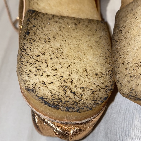 Anthropologie Silent D Peep Toe Gold Flats 38 EUC - Picture 11 of 16